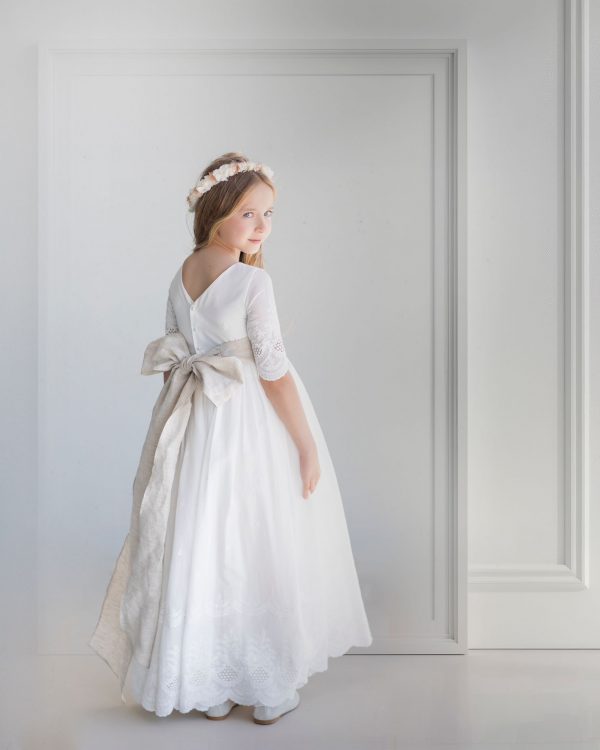 Vestido de comunión en algodón bordado