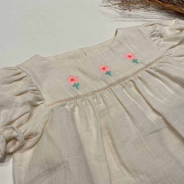 Blusa cordón flores de BeMore